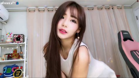 South Korean YouTuber Lim Ji-hye, known online as BJ Imvely, sat alone in her home on June 11, tearfully explaining her emotions to her followers in a livestream, which culminated with her. . Live korean bj